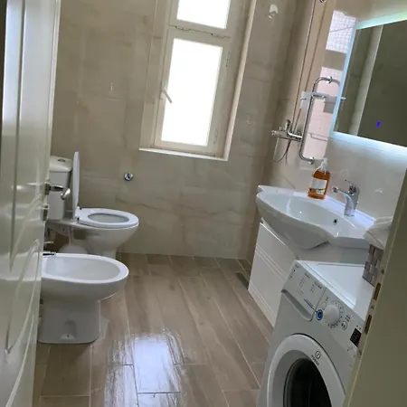 Double With Shared Bathroom Kwatera prywatna Tirana