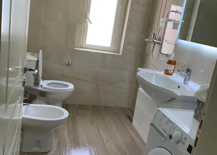 Double With Shared Bathroom Privatunterkunft Tirana
